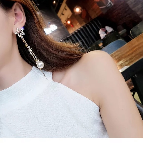 Beautiful Asymmetrical Star Long Earrings - Picture 5 of 5